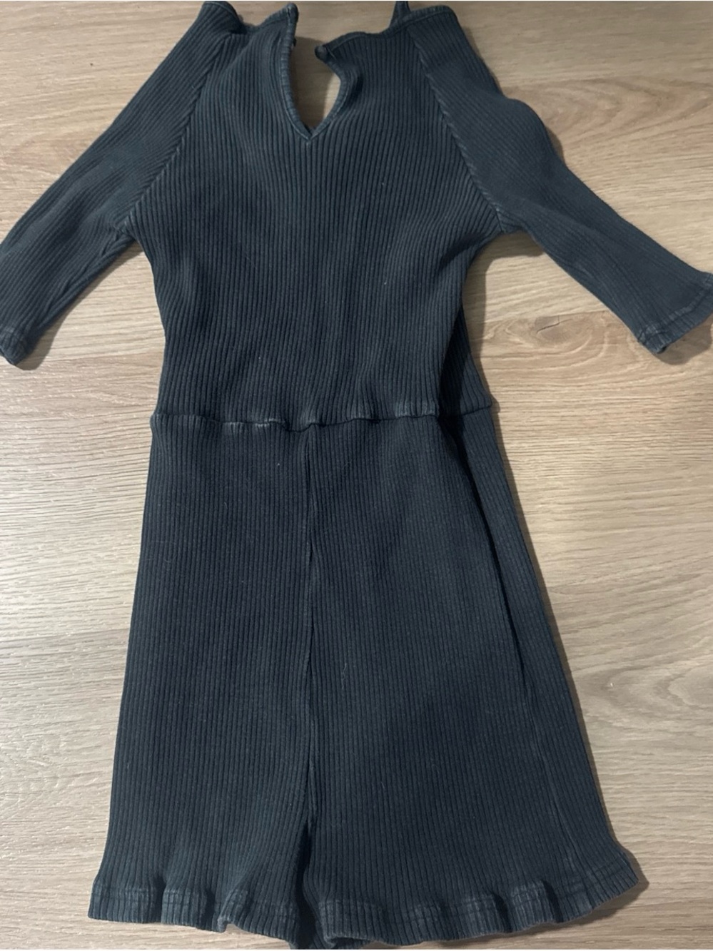 Black Ribbed Keyhole Romper - Picture 2 of 4